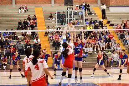 El voleibol también entró en acción, en la que las sonorenses del Colegio Regis, demostraron su gran poderío.
