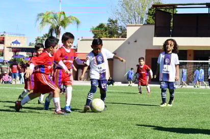 En la Infantil A (Preescolar) de Futbol Soccer Varonil, la jugaron los equipos de instituciones gomezpalatinas.
