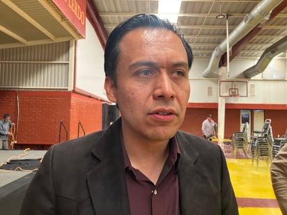 Marx Arriaga Navarro dijo que “es una pena” que Coahuila no haya distribuido los ejemplares. (Foto: ANGÉLICA SANDOVAL / EL SIGLO DE TORREÓN)