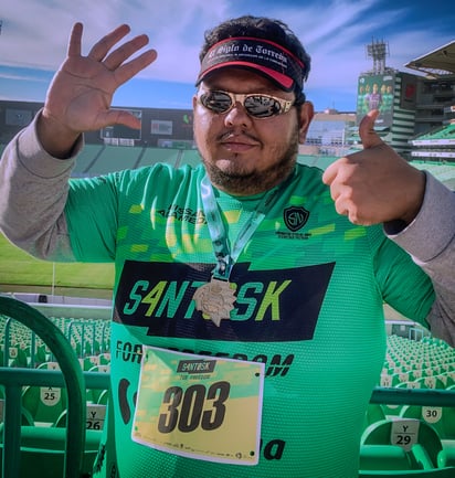 Luis Fernando participó recientemente en la carrera 5K organizada por el Club Santos con motivo de su 40 aniversario.