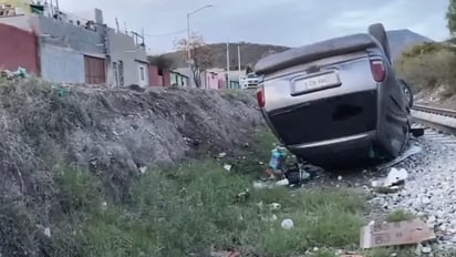 Vecinos del sector reportaron el accidente. (Foto: ISABEL AMPUDIA / EL SIGLO COAHUILA)