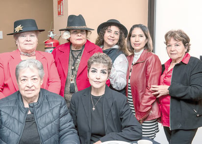 Nancy Pámanes, Ernestina Pámanes, Norma Velia Solorio, Sra. Solorio, Lety Limones Meraz,
Nancy Pámanes y Rosalinda Rodríguez.