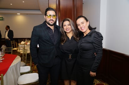 Pablo Garza, Liliana Romero y Adriana García.