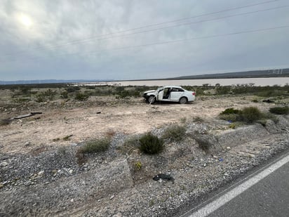 Los hechos se registraron sobre la Carretera Estatal 114, por donde transitaba un auto compacto con cinco personas a bordo, las cuales partieron de Mazatlán, Sinaloa, con destino al municipio de Monclova.