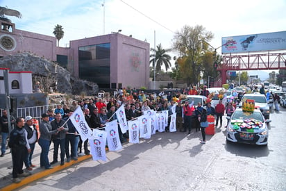 La directora del Sistema para el Desarrollo Integral de la Familia (DIF), Brenda Calderón Carrete, informó que los juguetes entregados fueron donados por el personal de diferentes dependencias municipales en el mes de diciembre y este sábado por instrucciones de la alcaldesa se entregaron en diversos lugares del municipio.