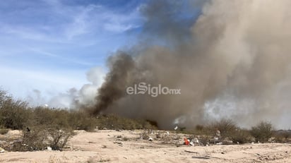 Este martes, por segundo día, se registró un incendio en el tiradero de basura en Francisco I. Madero. (EL SIGLO DE TORREÓN)