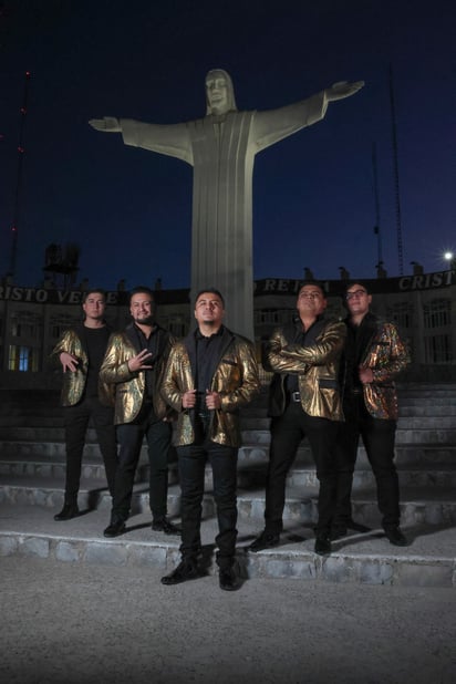 Los chicos de Mando Discreto posaron en el
Cristo de las Noas (VAYRON JOETAM ALFONSO INFANTE GARCIA)