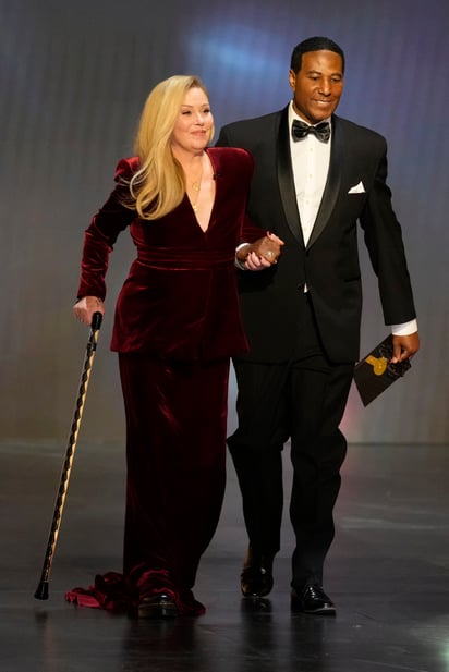 Christina Applegate fue la primera presentadora de los Emmy edición 75. (FOTO: AP Photo/Chris Pizzello)