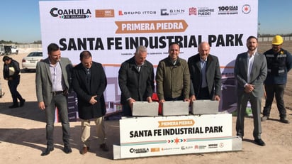 El gobernador Manolo Jiménez y el alcalde Román Cepeda inauguran la construcción del Santa Fe Industrial Park. (FERNANDO COMPEÁN)