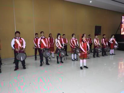Banda de Guerra de la Secundaria Técnica 54 de Gómez Palacio (CORTESÍA)
