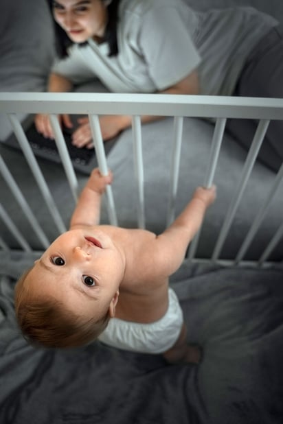 Los primeros meses del niño, mamá debe ajustar su ciclo de sueño a las necesidades del menor. Imagen: Freepik