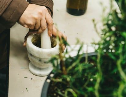 El reposo y las infusiones son formas de sanar milenarias. Imagen: Unsplash/ Tatiana Rodriguez