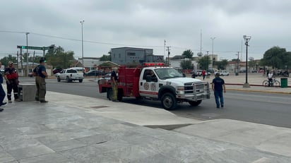 Se determinó proceder despejar el inmueble y llamar al Heroico Cuerpo de Bomberos de Piedras Negras. (RENÉ ARELLANO)