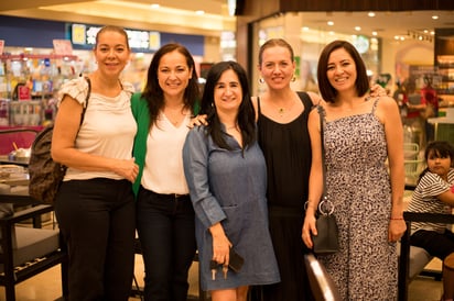 Vero Sosa, Patricia Valenzuela, Vero Flores, Claudia González y Jessica López (EL SIGLO DE TORREÓN / ENRIQUE CASTRUITA)