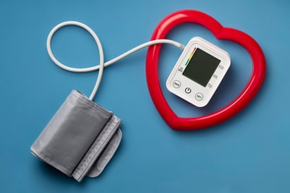 El tensiómetro o esfigmomanómetro, es un instrumento médico para medir la presión arterial.