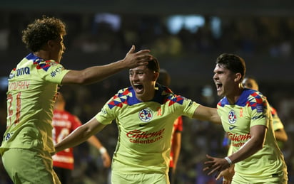 Aspectos del partido entre el América y las Chivas en el Estadio Azteca durante el duelo de vuelta de la semifinal del torneo Clausura 2024. 