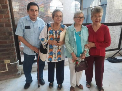 Francisco Pesqueira, Irma Leyva, Sara Alonso y
Antonia Priego.
