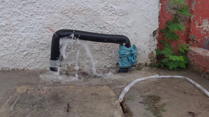 Fuga de agua potable (EL SIGLO DE TORREÓN)