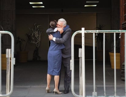 El presidente López Obrador recibe a Claudia Sheinbaum en Palacio Nacional. (AGENCIAS)