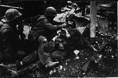 Fotografía tomada por Don McCullin en la Guerra de Vietnam (1968).
