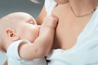 La lactancia materna es el fenómeno más saludable para bebés y madres.