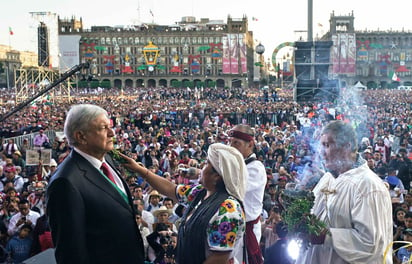 Ceremonia de toma de bastón de mando durante la toma de posesión de López Obrador como presidente, en 2018. Imagen: Daniel Aguilar