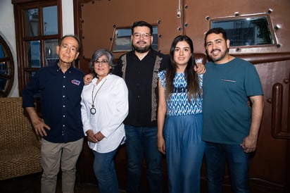 Raúl Estrada Bojorquez, María Isabel Castañeda, Hazael y Abril Estrada, y Armando Uribe (EL SIGLO DE TORREÓN / ENRIQUE CASTRUITA)