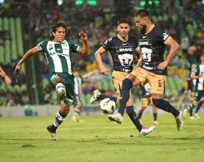 Poco pudo hacer el delantero José Juan Macías en los minutos que estuvo en un humedecido terreno de juego, ante los felinos que se plantaron mejor y tuvieron las mejores ocasiones de gol.