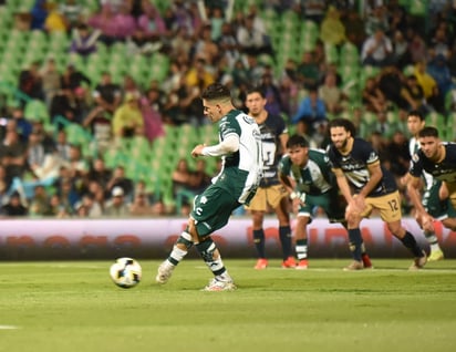 El penal marcado a los laguneros, fue bien ejecutado por Santi Muñóz, para así adelantar al equipo de Nacho Ambriz.