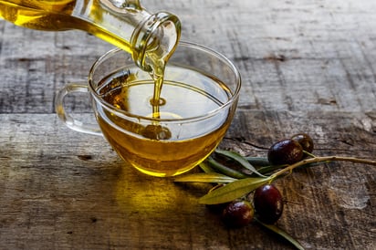 El aceite de oliva nutre y suaviza la piel.