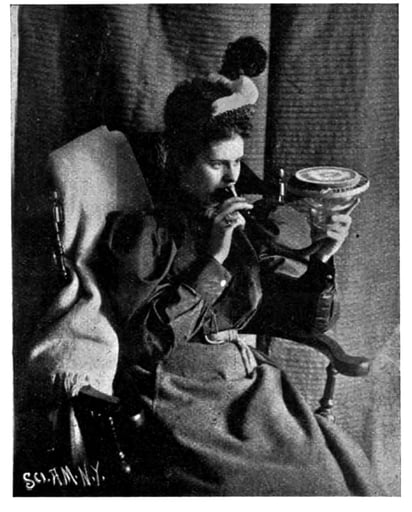 En 1887, Megan Watts Hughes dio a conocer su eidófono. Imagen: Revista Blanca