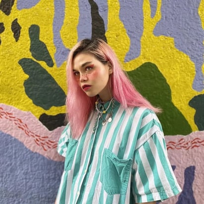 Bruses es una artista mexicana que catapultó su carrera musical gracias a TikTok. Imagen: vibras.com.mx