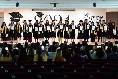 Egresa la primera generación de Lic. en Ciencias de la Educación, de la Universidad Nueva Laguna (EL SIGLO DE TORREÓN)