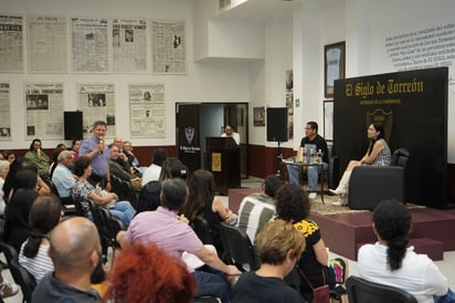 El público lagunero de El Siglo pudo dialogar con los autores (EL SIGLO DE TORREÓN / GABRIEL ESCOBAR)