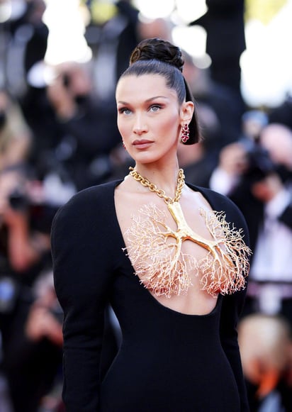 Bella Hadid en la alfombra roja de Cannes.