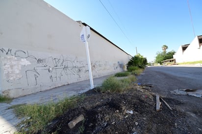 Desolador. Ante la usencia de los Servicios  Públicos  en este lugar, todo el paisajeluce desolador, lleno de grafiti, basura, baches, y acumulación de tierra, mientras las quejas de los vecinos han sido ignoradas.(EL SIGLO DE TORREÓN)