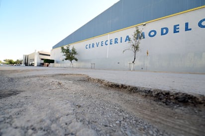 Baches. Grandes baches cerca de la entrada a la cervecería son un gran peligro para los automovilistas que circulan por dicha zona.