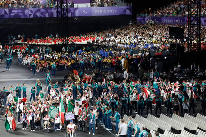 La delegación mexicana durante la ceremonia de inauguración de los Juegos Paralímpicos París 2024, celebrada ayer en la capital francesa.