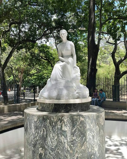 Escultura de Teresa de la Parra en el Parque de los Caobos, Caracas, Venezuela. Imagen Facebook Venezuela Descúbrela.