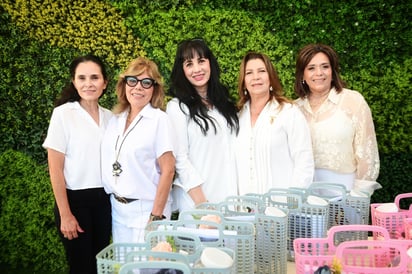 Mónica, Ivonne, Gaby, Carolina y Marilú, integrantes de la nueva mesa directiva (EL SIGLO DE TORREÓN)