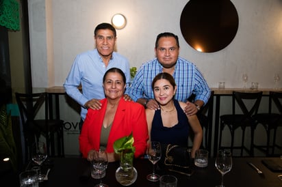 David Favela, Salvador Cervantes, Caro Núñez y Leslie Cabello (EL SIGLO DE TORREÓN / ENRIQUE CASTRUITA)