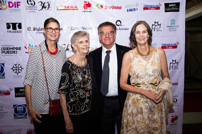 Paty, Phyllis, Pedro y Mercedes  (EL SIGLO DE TORREÓN / ENRIQUE CASTRUITA)