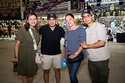 Ximena, Alejandra, Andrea y Gustavo (EL SIGLO DE TORREÓN / ENRIQUE CASTRUITA)