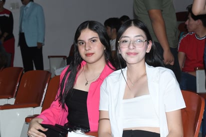 Paulette Acosta y Joselyne Isabella Marroquín