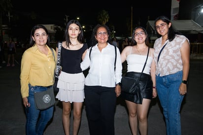 Lina Carbajal, Ximena García, Lorena Carbajal, Karla Ávila y Karen Carbajal (EL SIGLO DE TORREÓN / ENRIQUE CASTRUITA)