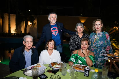 Carlos Navarro, Amparo Aguirre, Margarita Aguirre, Carlos Flores, Vicky Valdés y Juanita de León (EL SIGLO DE TORREÓN / ENRIQUE CASTRUITA)