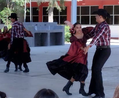 El grupo de danza tuvo una destacada participación.