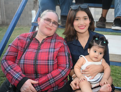 Luz María Chávez, Gabriela Galindo y la niña Mía Hernández (EL SIGLO DE TORREÓN / RAMÓN SOTOMAYOR)