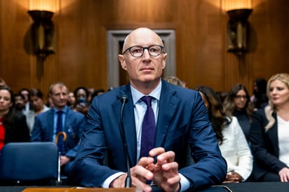 El CEO de Novo Nordisk, Lars Jorgensen, testificó en septiembre de este año ante el senado estadounidense respecto a los inaccesibles precios de Ozempic. Foto: EFE/ Shawn Thew