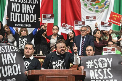 Sesión ordinaria en el Congreso de la Ciudad de México en la que se discute la reforma judicial. Imagen: El Universal/ Gabriel Pano